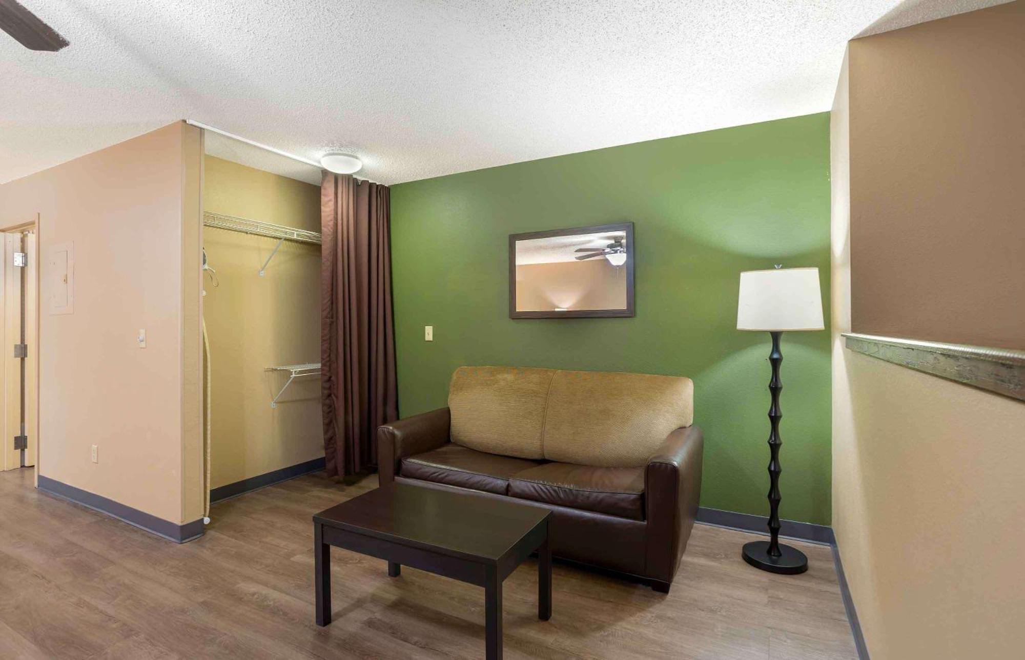 Extended - Orange County - Hills Hotel